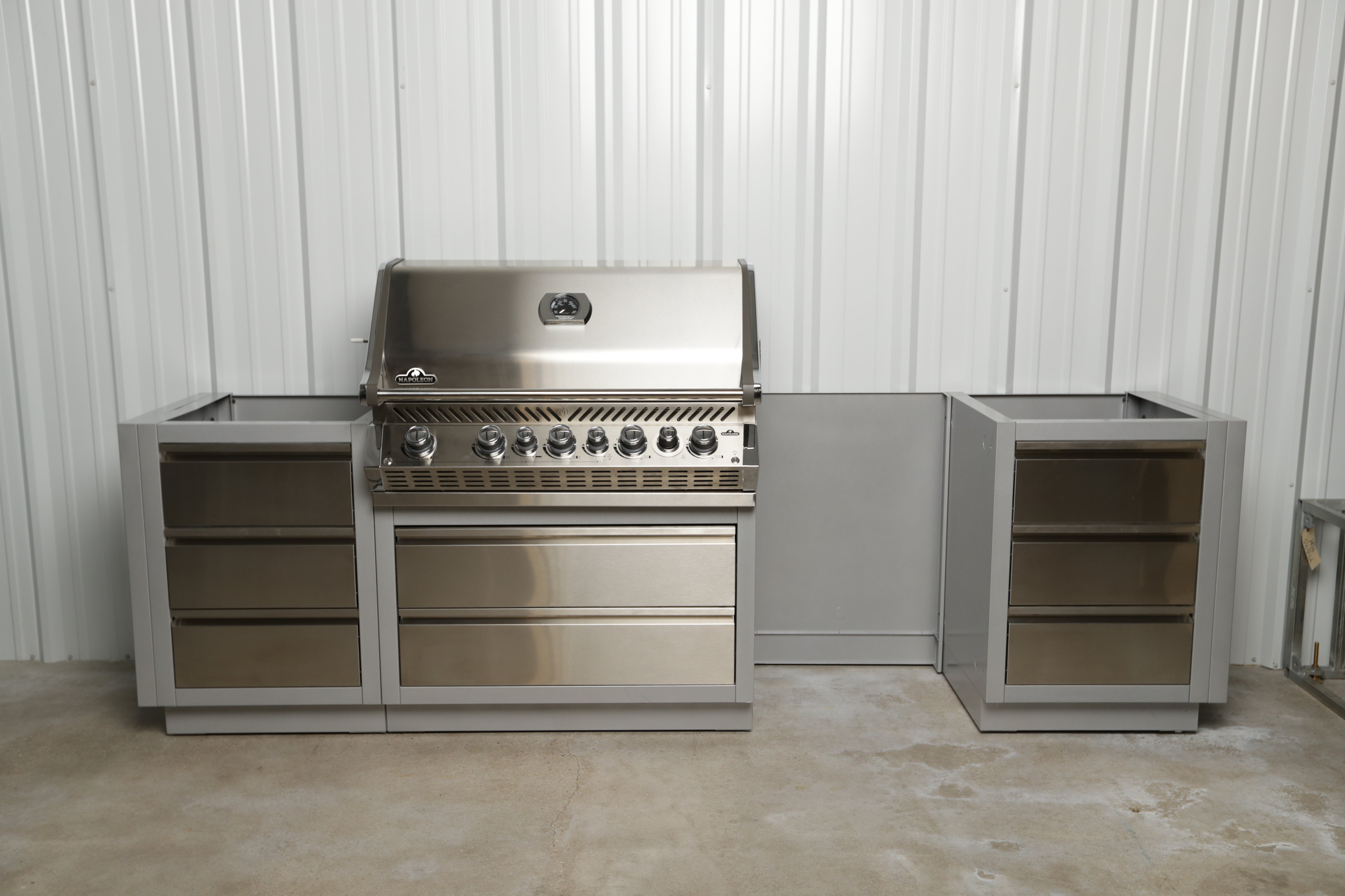Local Special, Napoleon Oasis Display with BIPRO665RBNSS-3 Grill 12044501