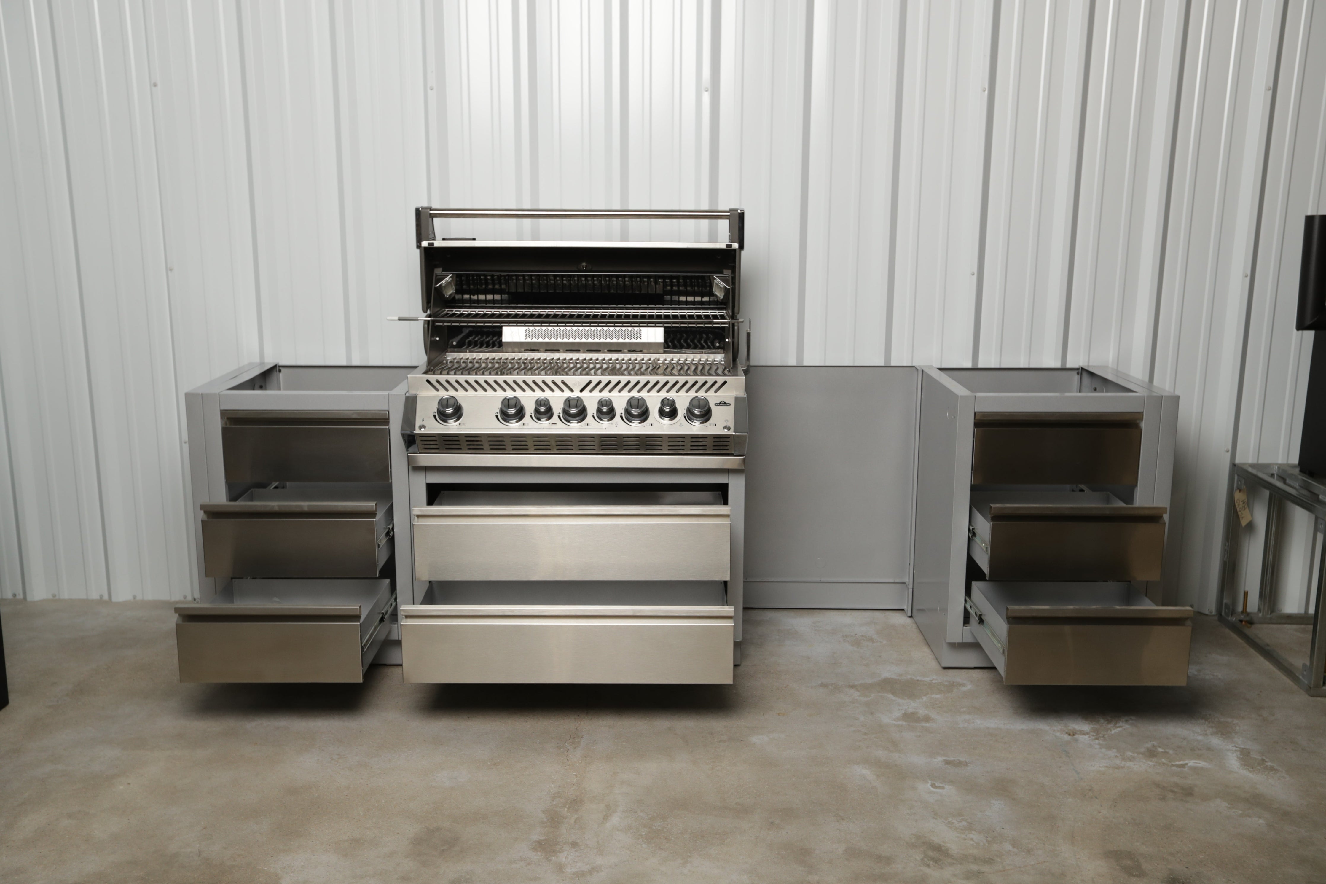 Local Special, Napoleon Oasis Display with BIPRO665RBNSS-3 Grill 12044501