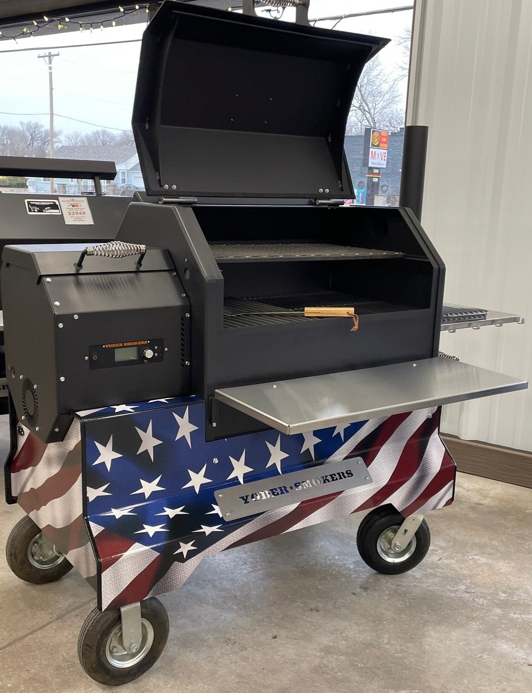 Local Special, Scratch & Dent, Yoder Smokers YS640s Pellet Grill on Black Competition Cart with American Flag Wrap Outdoor Grills