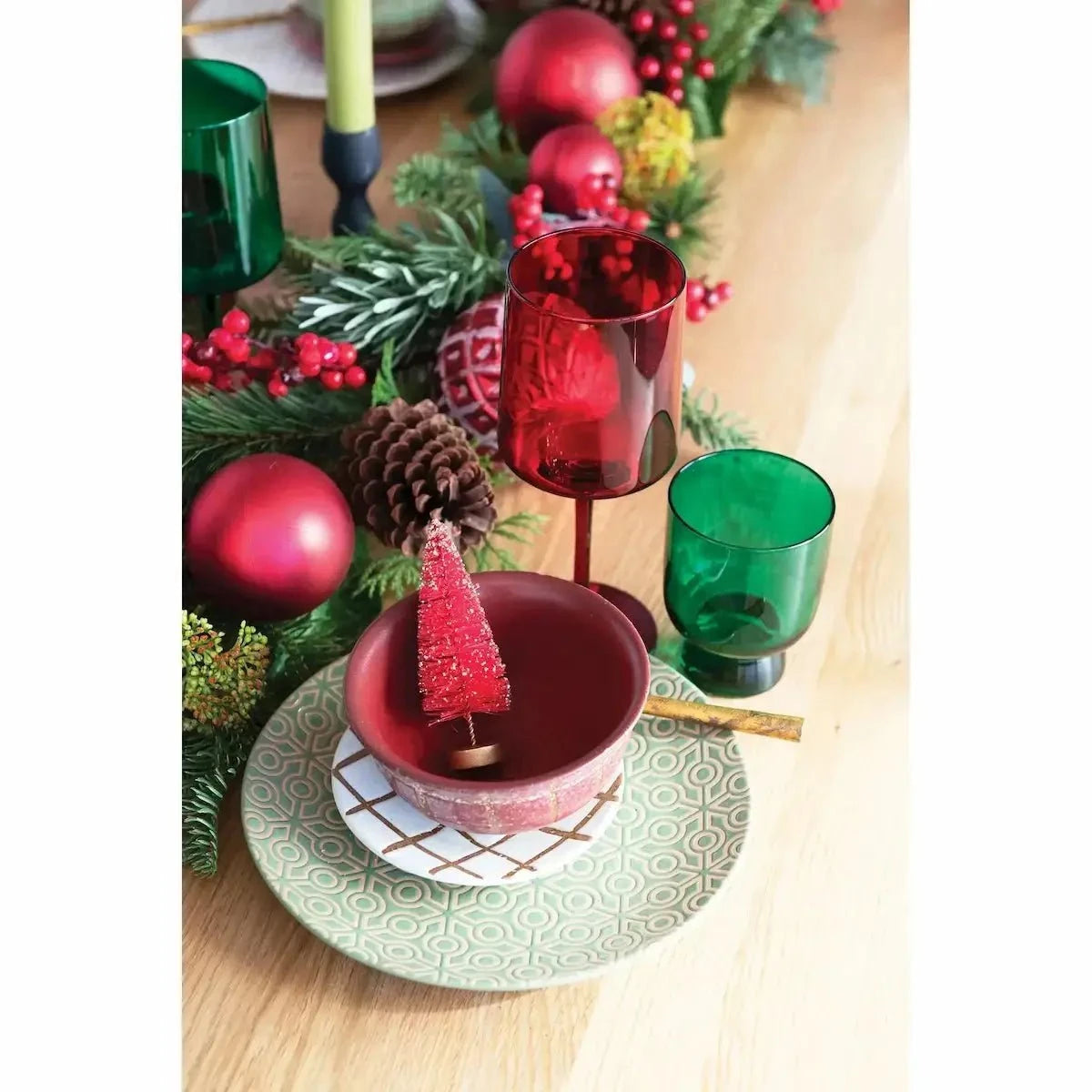 Round Stoneware Plate with Snowflake Pattern Seasonal & Holiday Decorations