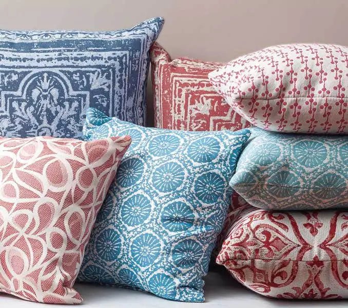 Casual Cushion Throw Pillow in Medallion Quatrefoil Navy