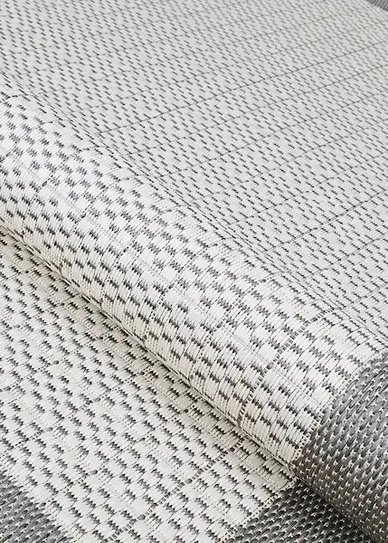 Couristan 8'6 Round Recife Checkered Field in Grey & White Outdoor Rug 12025830