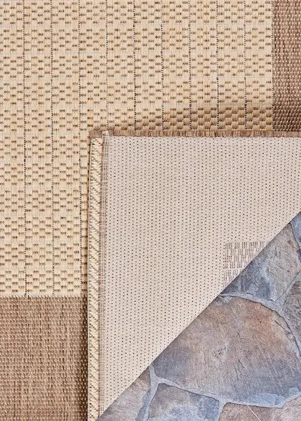 Couristan 8'6 Round Recife Checkered Field in Natural & Cocoa Outdoor Rug 12025852