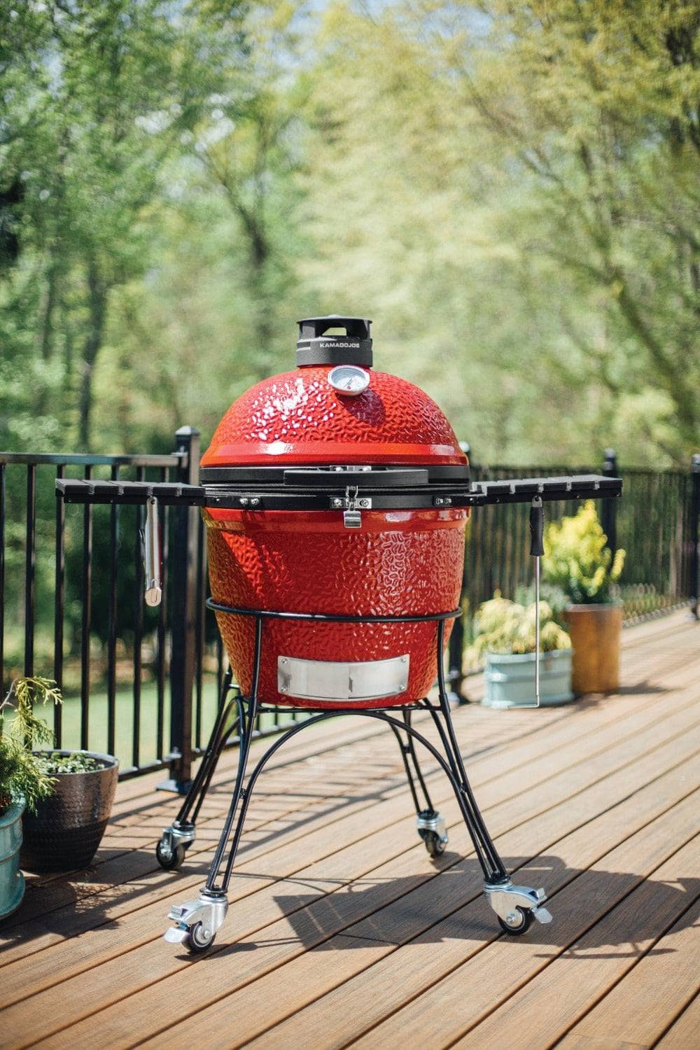 https://www.atbbq.com/cdn/shop/files/kamado-joe-classic-ii-ceramic-grill-with-cart-outdoor-grills-41329294967061.jpg?v=1693862102