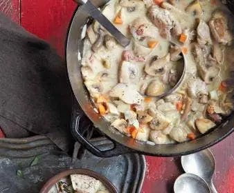 Lodge 5-Quart Cast Iron Dutch Oven, L8DOL3 Dutch Ovens 12010921