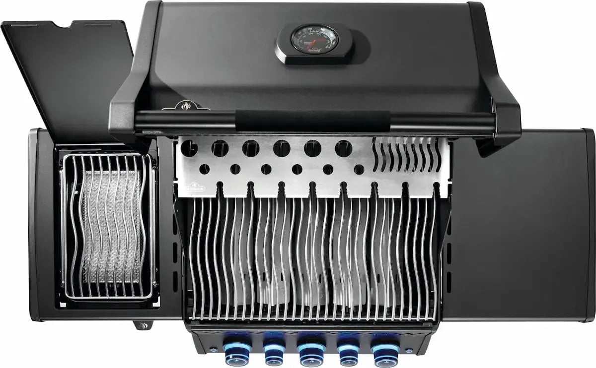 Napoleon Phantom Rogue PRO-S 425 BBQ Grill in Black