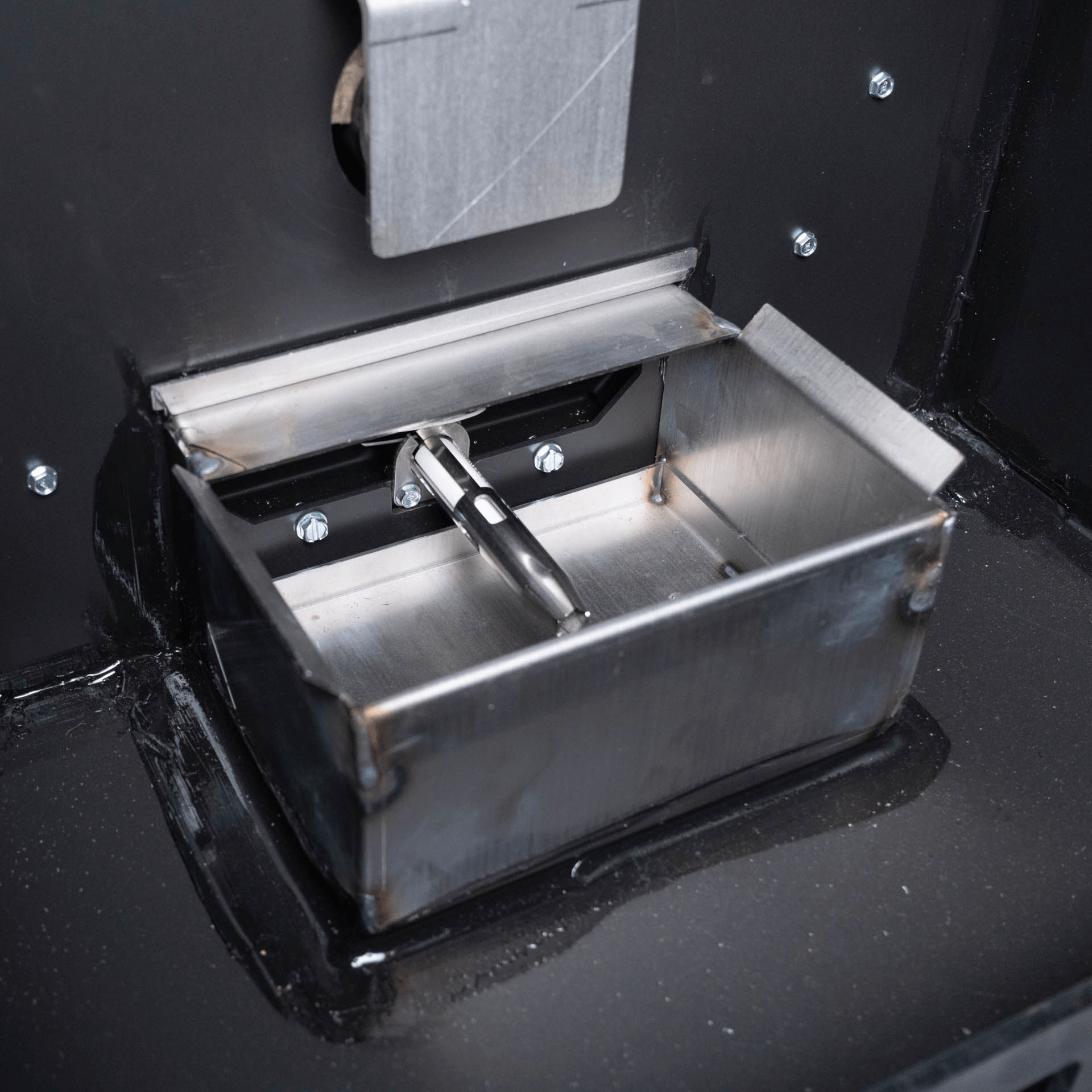 Yoder Smokers YS480 & YS640 Updated Firepot Mount